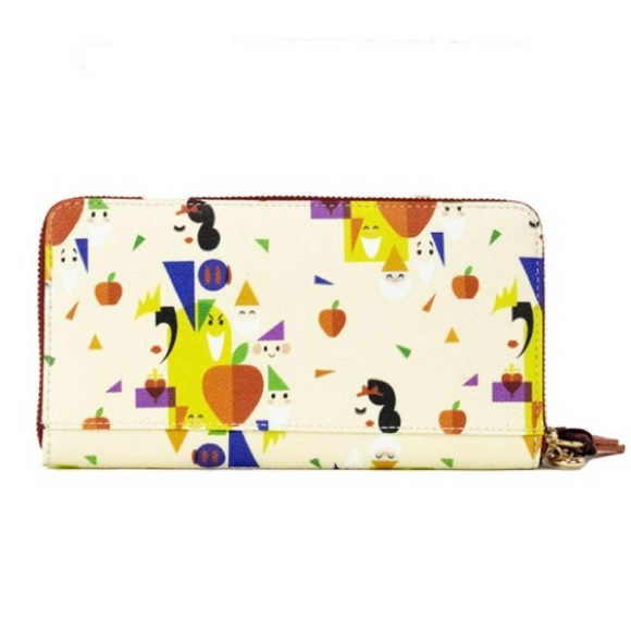 Disney Dooney & Bourke Bag - Snow White & The Seven Dwarfs - Wristlet Wallet NWT - Picture 3 of 6